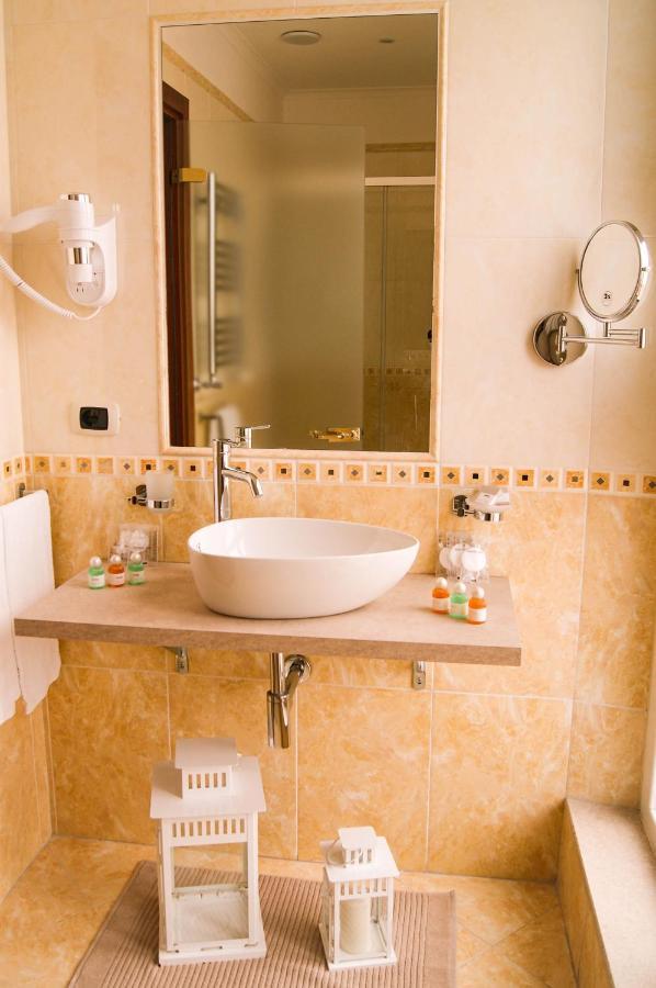 Monti 66 Hotel Рим Экстерьер фото